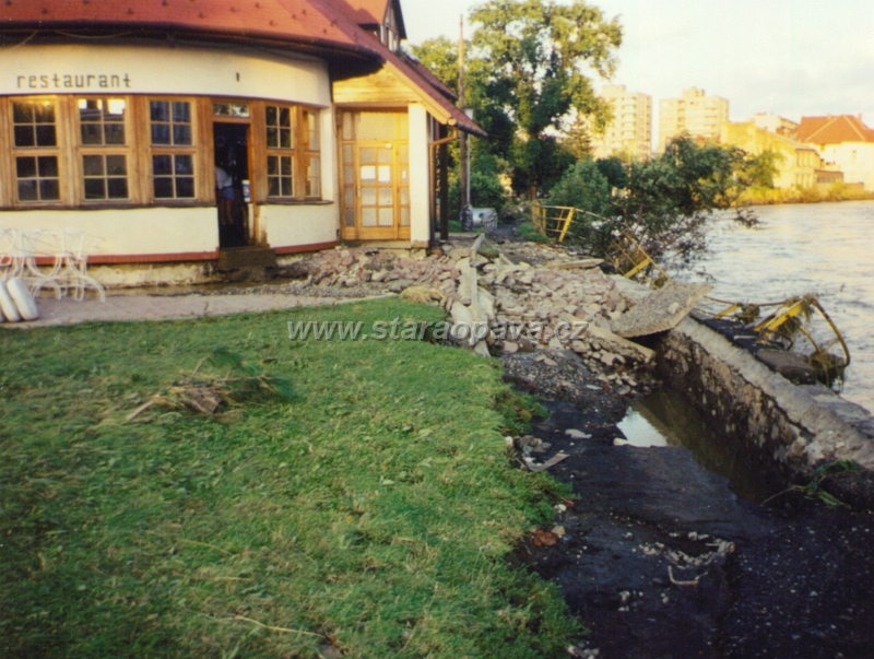 skody1997 (24).jpg - Povodně 1997, škody -  Bludička